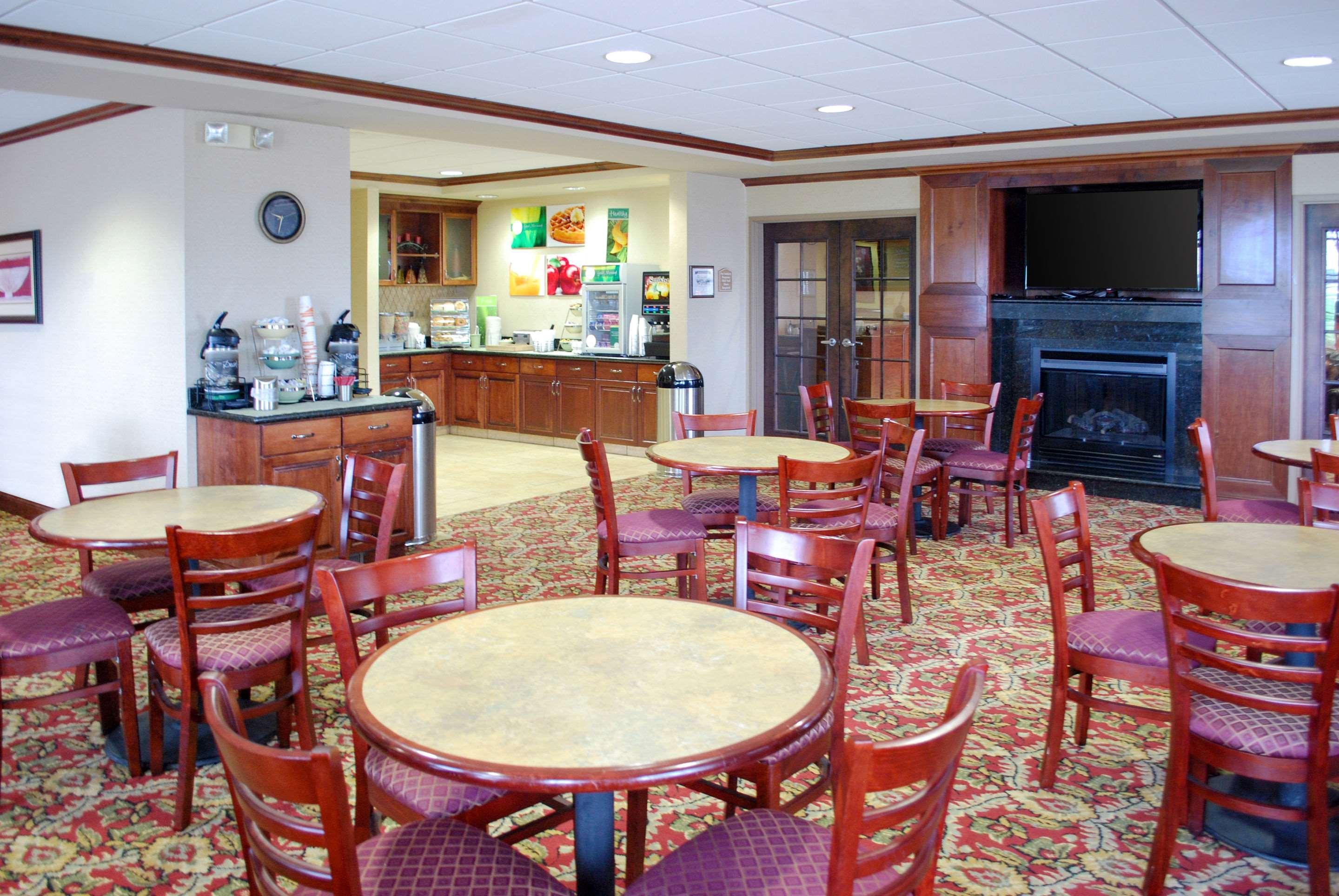 Clarion Pointe Sioux Falls Airport Exterior photo