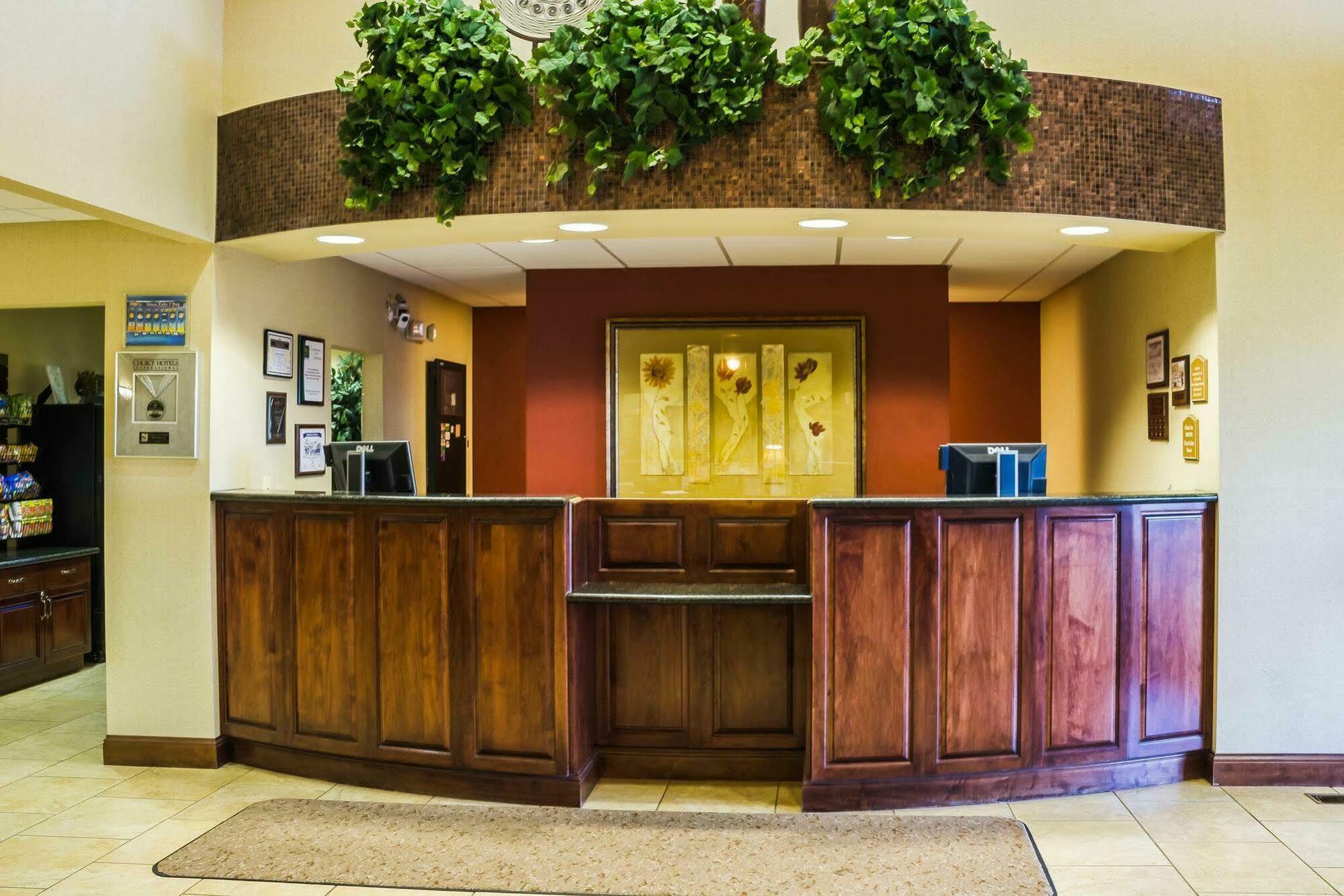 Clarion Pointe Sioux Falls Airport Exterior photo